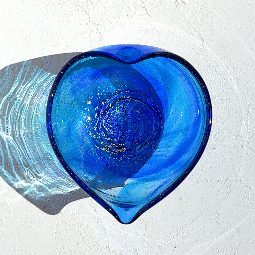 Rich Heart-Shaped Gold Leaf Matcha Bowl – Two-Color Marble-Asanagi-blue