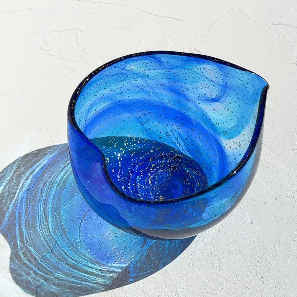 Rich Heart-Shaped Gold Leaf Matcha Bowl – Two-Color Marble-Asanagi-blue